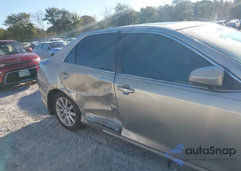 2013 Toyota Camry Hybrid Xle z USA, uszkodzony, nr VIN 4T1BD1FK1DU079832